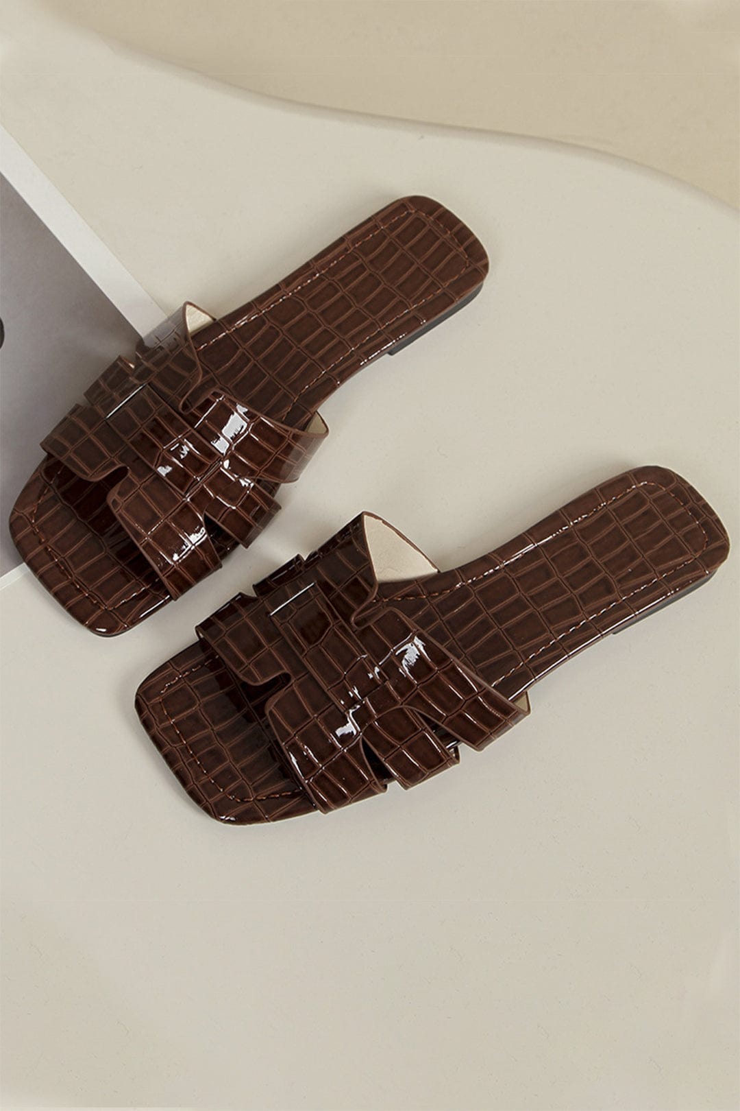 GR | White Slides with Crocodile Look