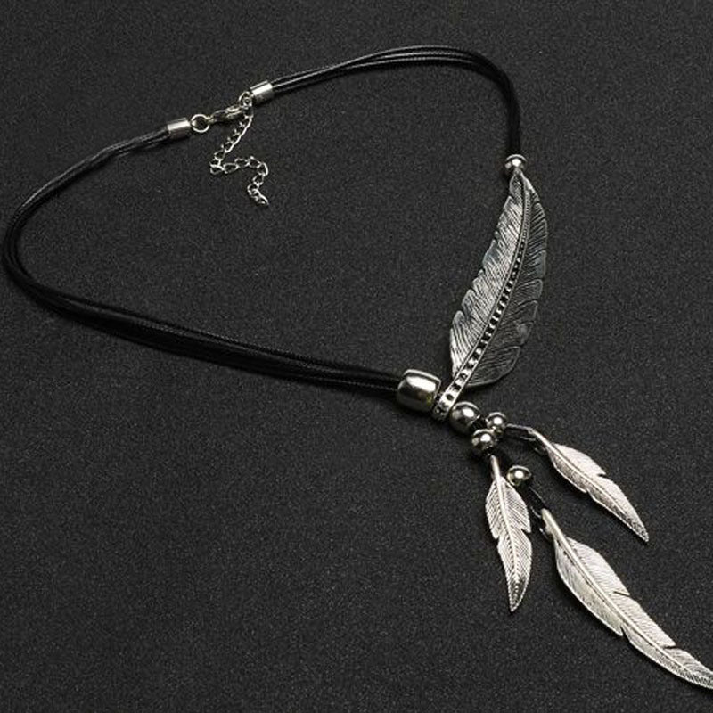 GR | Golden Feather Necklace in Boho Style