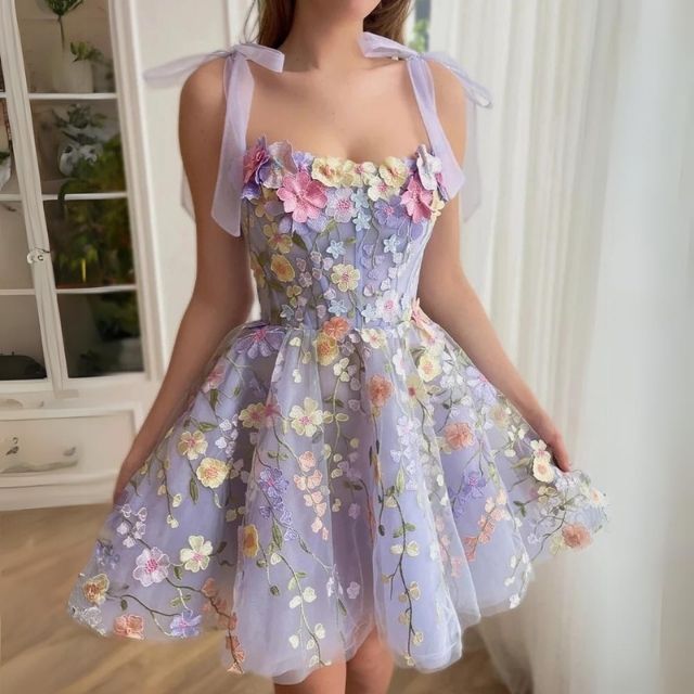 GR | Cocktail dress with floral appliqués