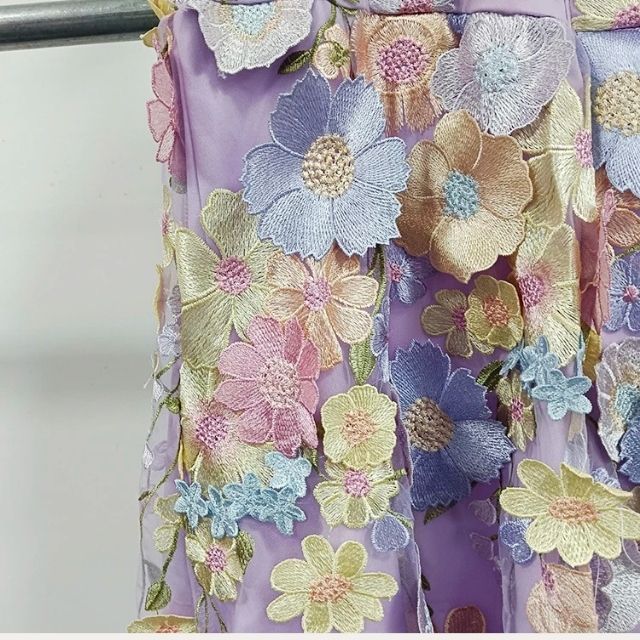 GR | Cocktail dress with floral appliqués