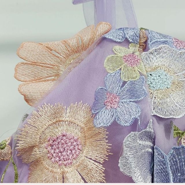 GR | Cocktail dress with floral appliqués