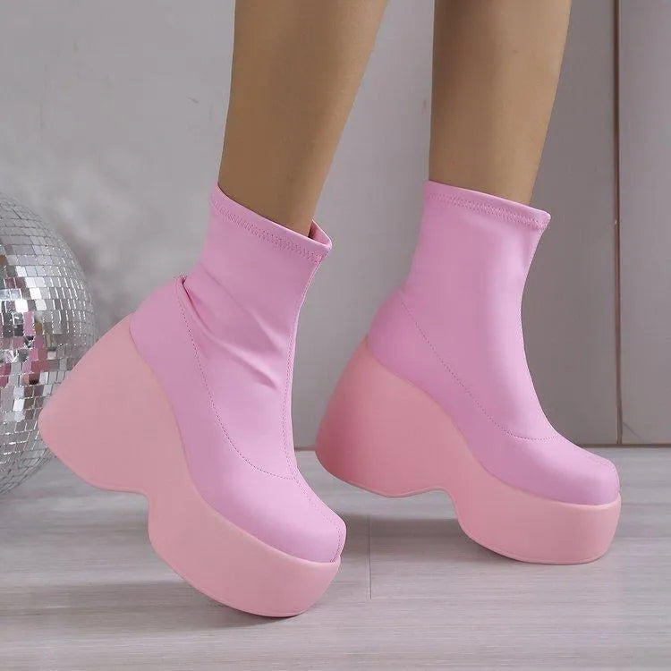 GR | Chelsea boot with elastic wedge heel made of leather