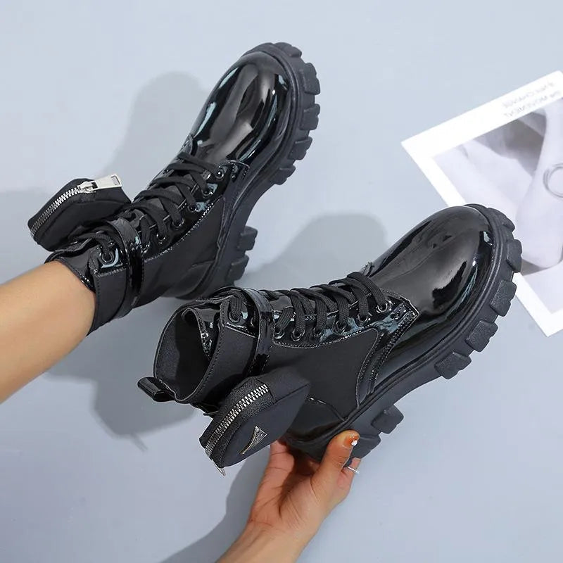 GR | Boots with a platform up to the calf