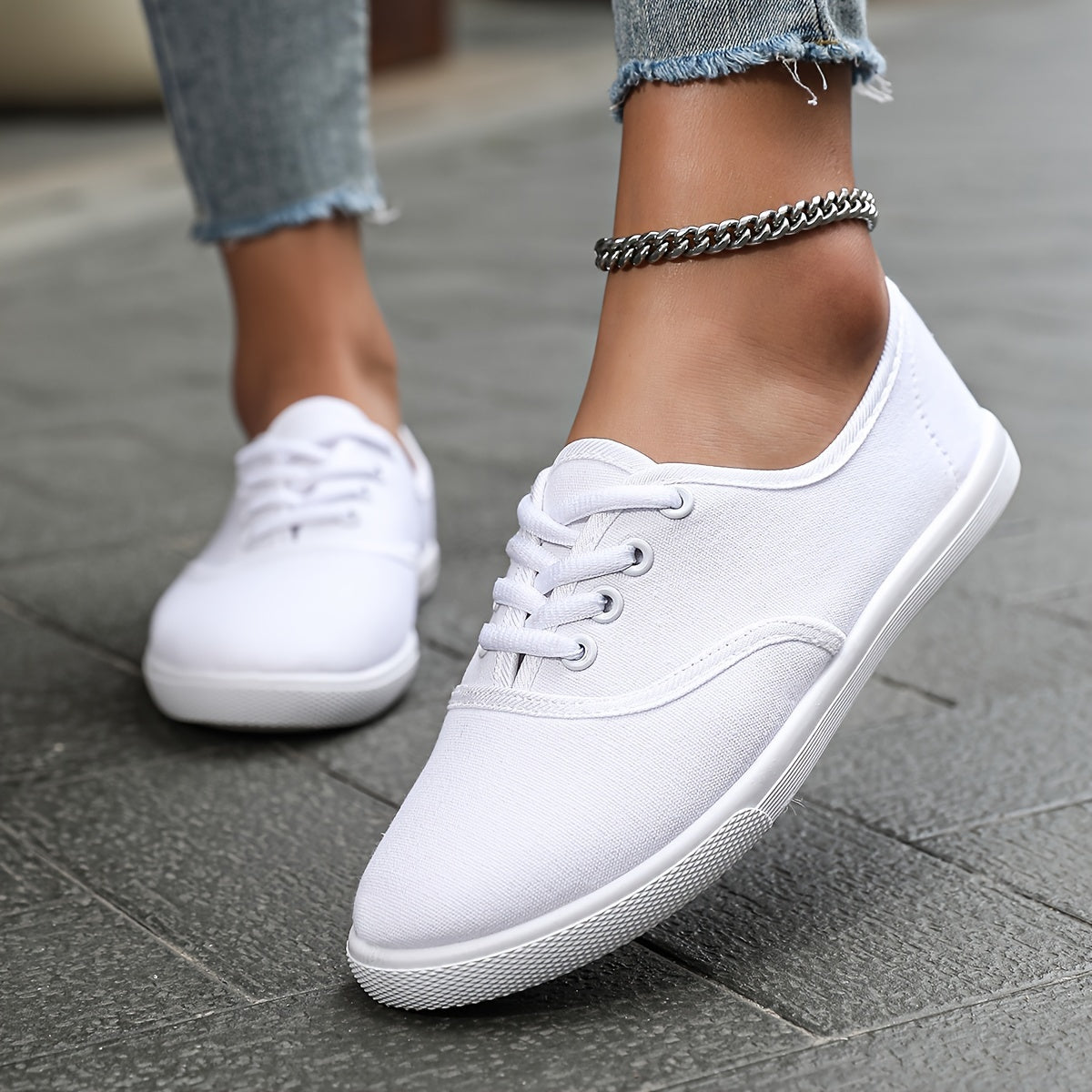 GR | Comfortable low-top canvas sneakers in white