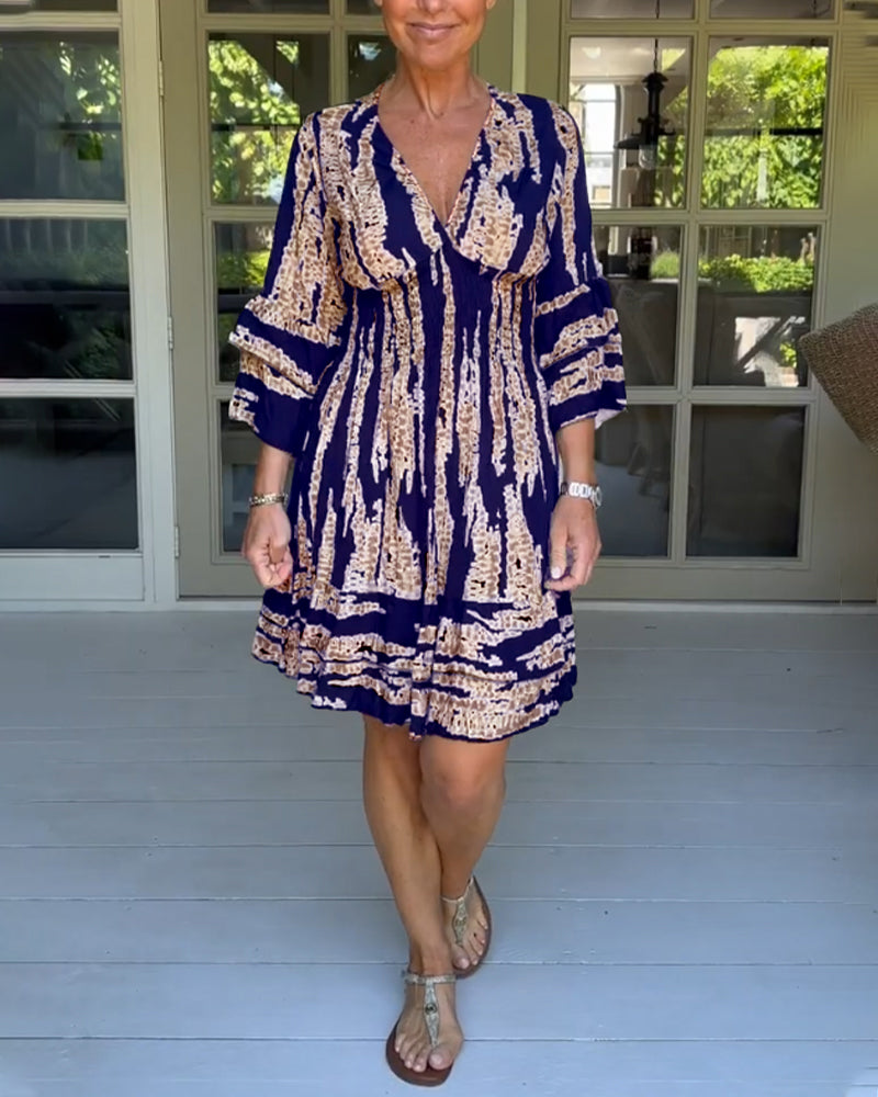 Dress with V-neck and 3/4 sleeves