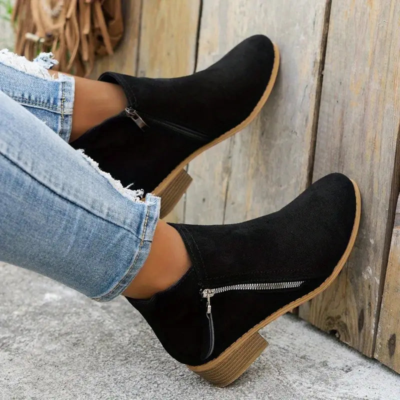 GR | Boots Stylish design with practical zipper