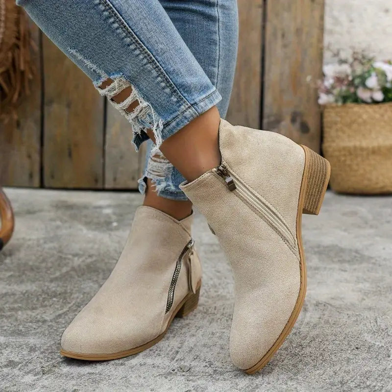 GR | Boots Stylish design with practical zipper