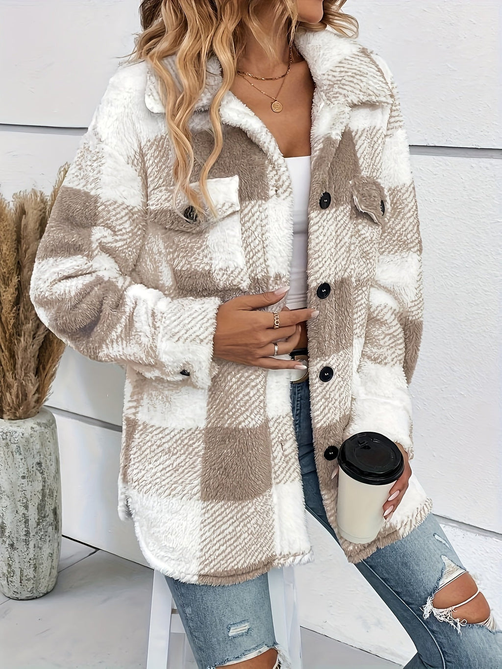 GR | Warm women's jacket with check pattern