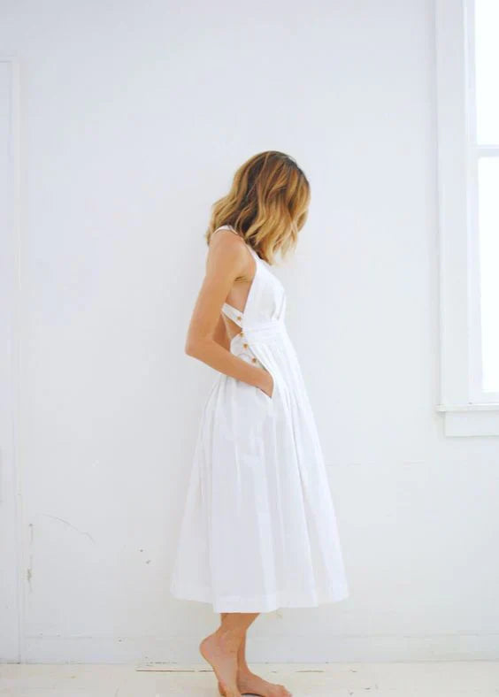 GR | Backless, pleated dress with large pockets