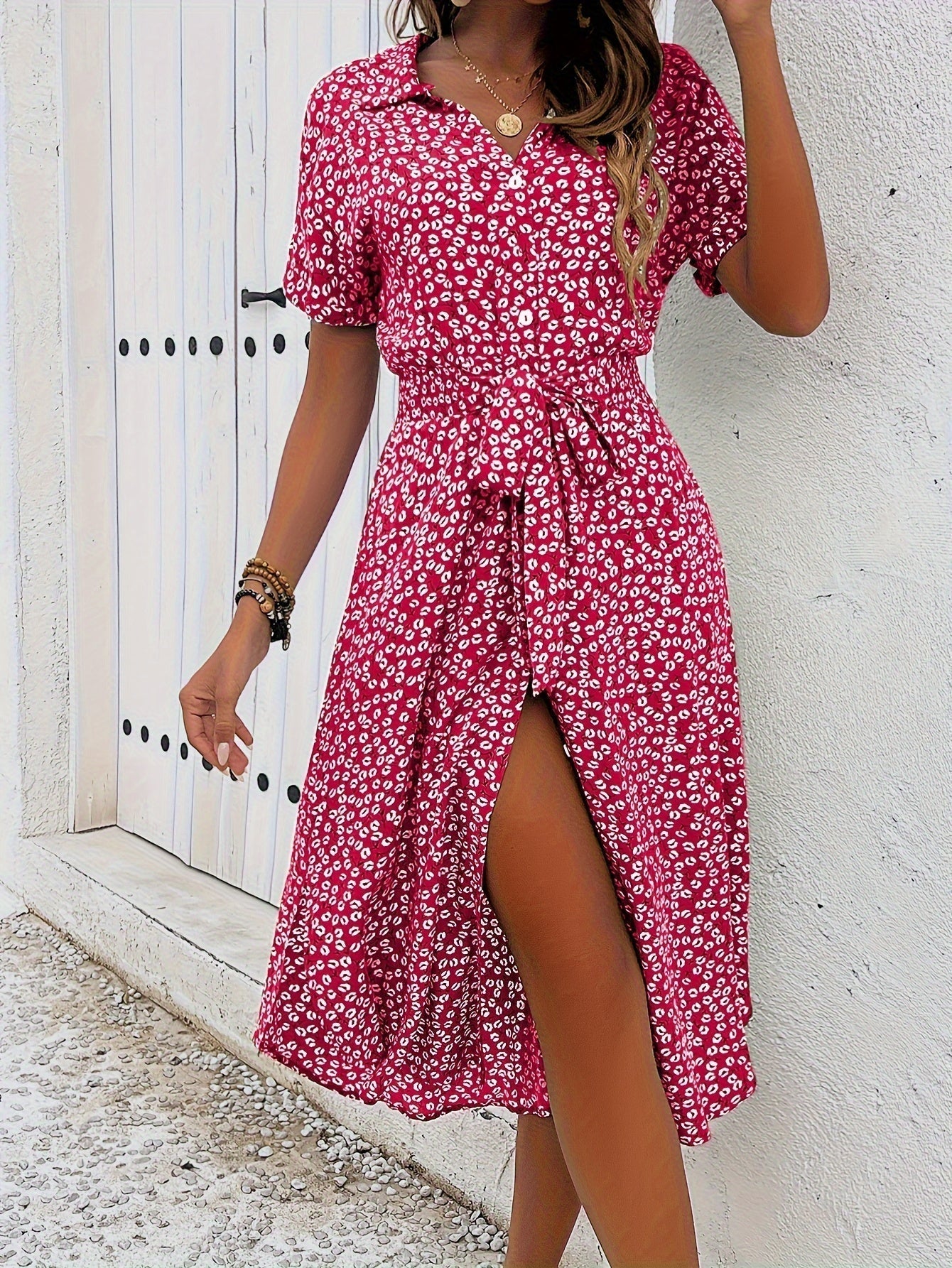 GR | Elegantes Midikleid mit Blumen und Gürtel, Kurze Ärmel, Knopfverschluss