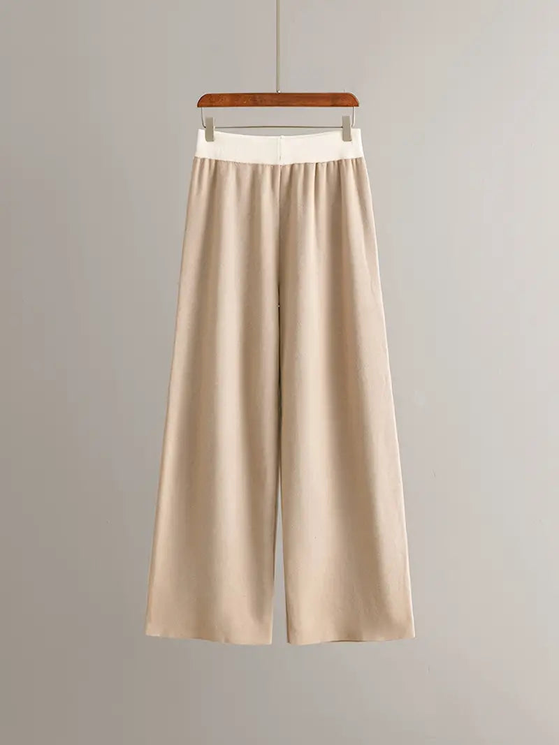 GR | Stylish set consisting of a long-sleeved knit top and V-neck trousers
