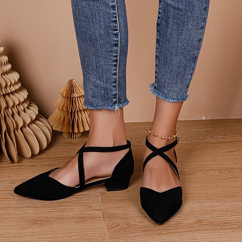 GR | Fashionable flat sandals with pointed toe