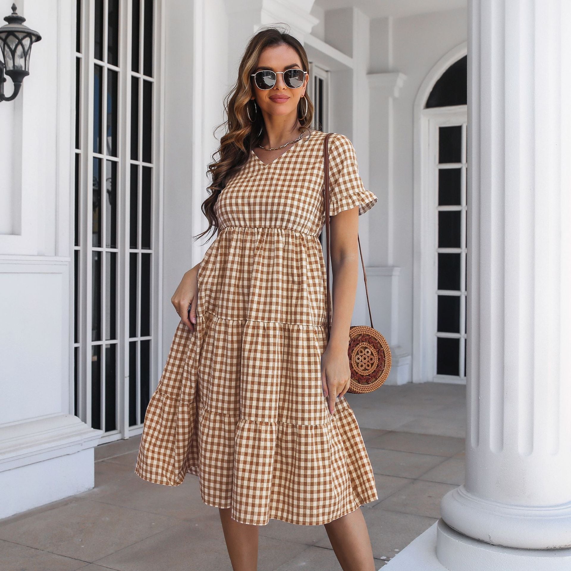 GR | Karierter Midi-Kleid mit Gestuftem Rock und Kurzen Ärmeln