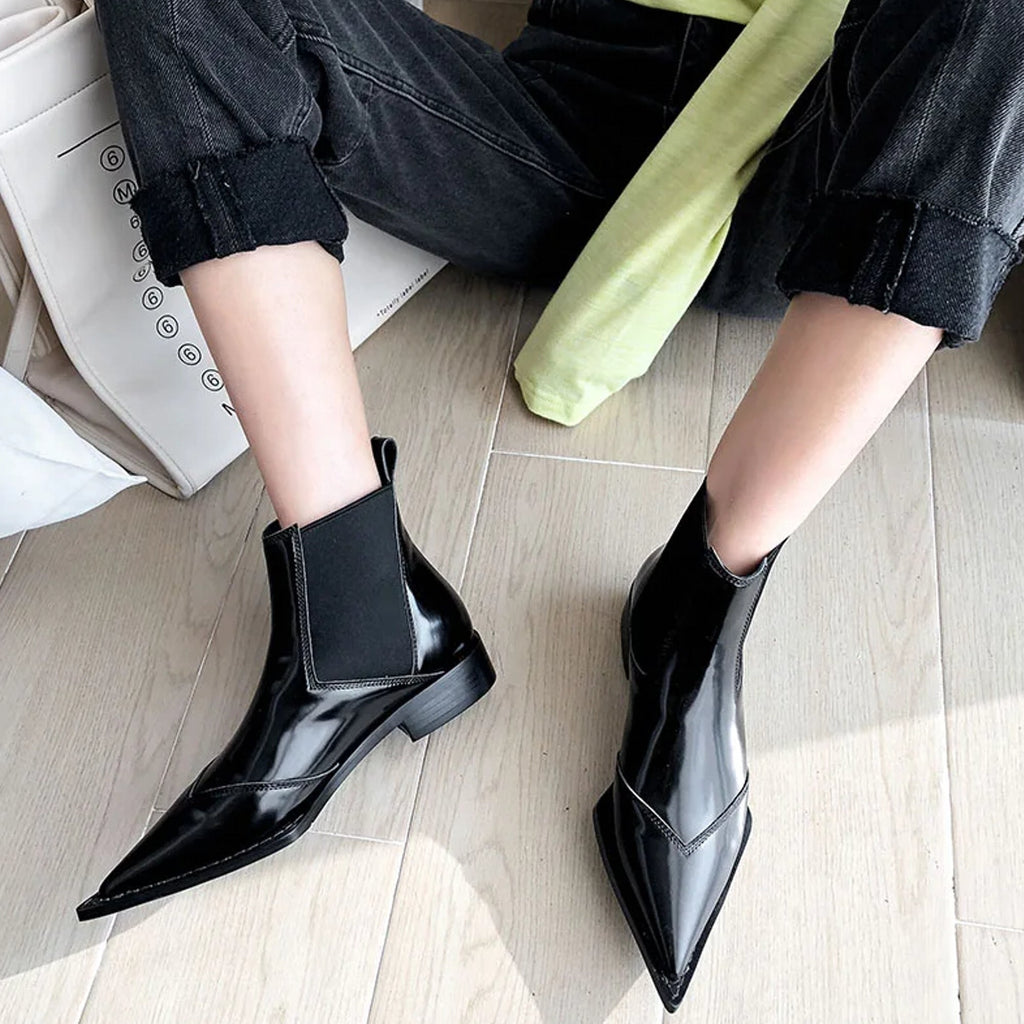 GR | Black ankle boots with a low heel for women