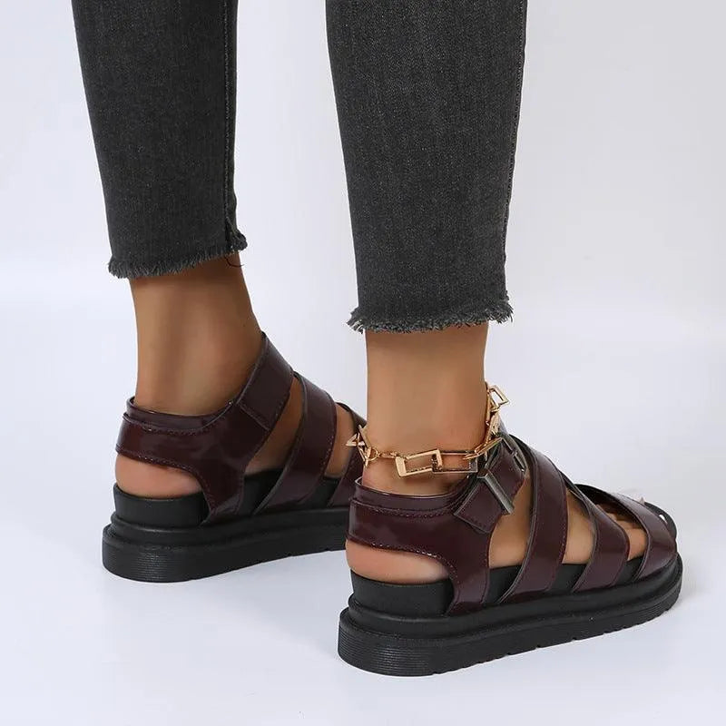 GR | Sandals with buckle and platform with open toes