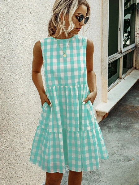 GR | Fashion, Loose-fitting women's dress with round neckline, checked pastel medium skirt