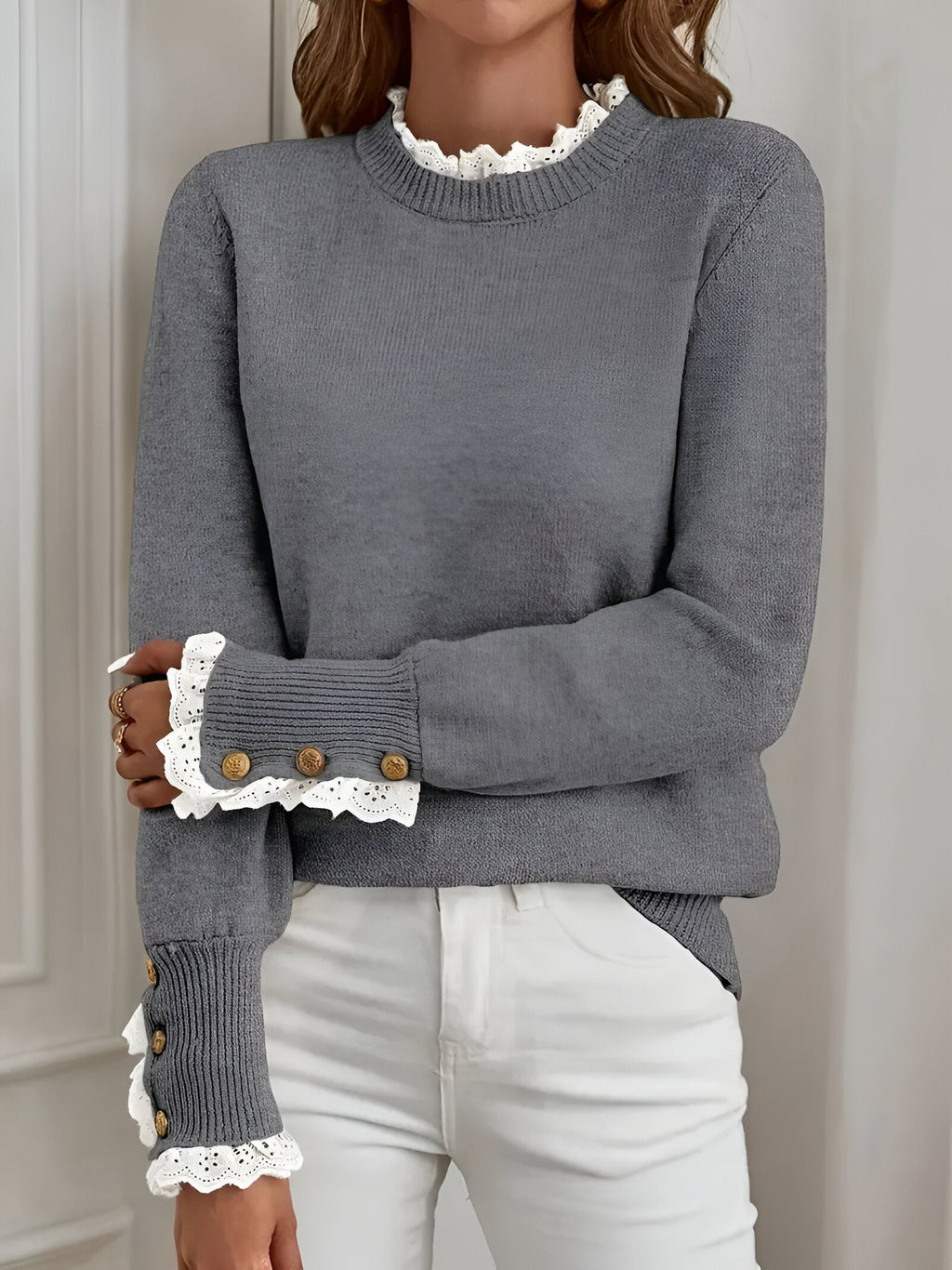 GR | Comfortable & elegant sweater with button closure
