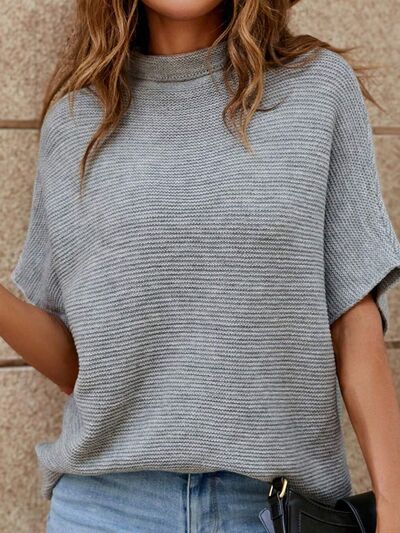 GR | Stylish short-sleeved sweater with a round neck