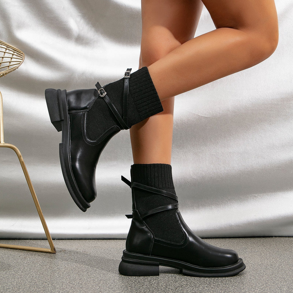 GR | Elegant brown ankle boots with wrap straps