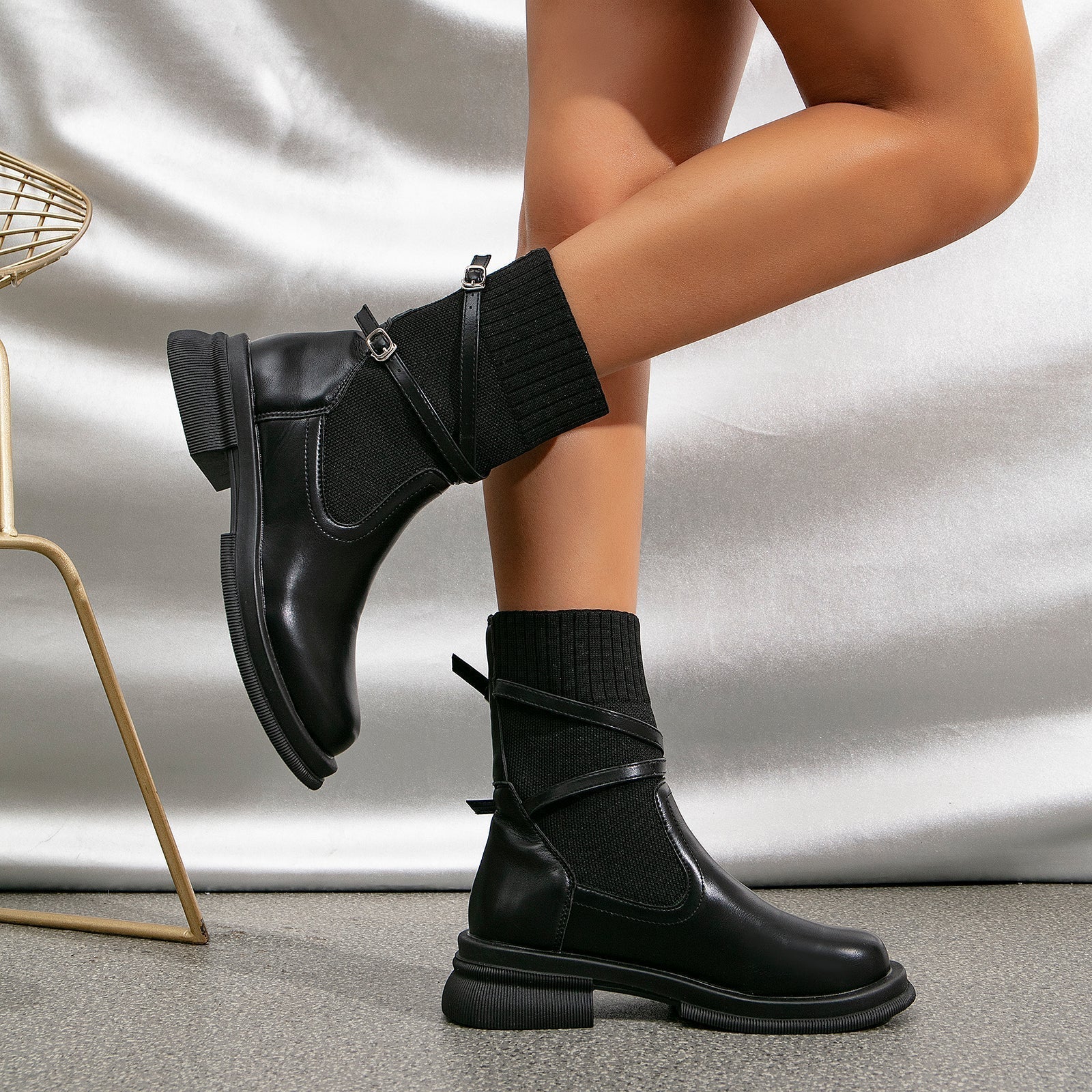 GR | Elegant brown ankle boots with wrap straps