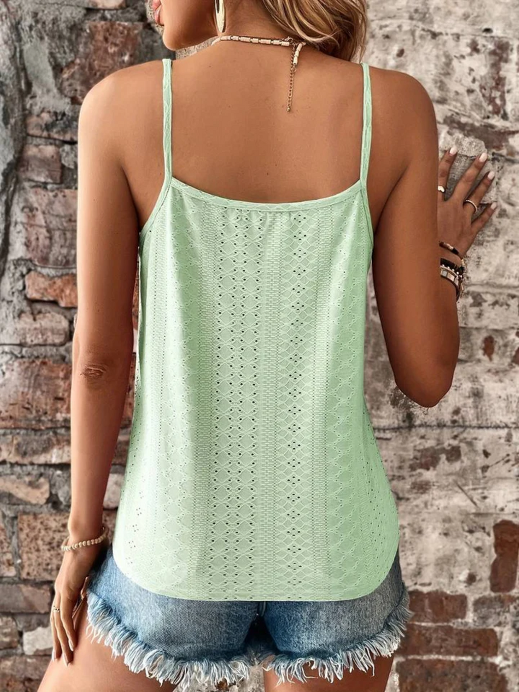 GR | Elegant sleeveless top with lace trim and spaghetti straps