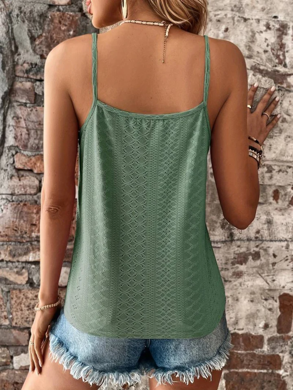 GR | Elegant sleeveless top with lace trim and spaghetti straps