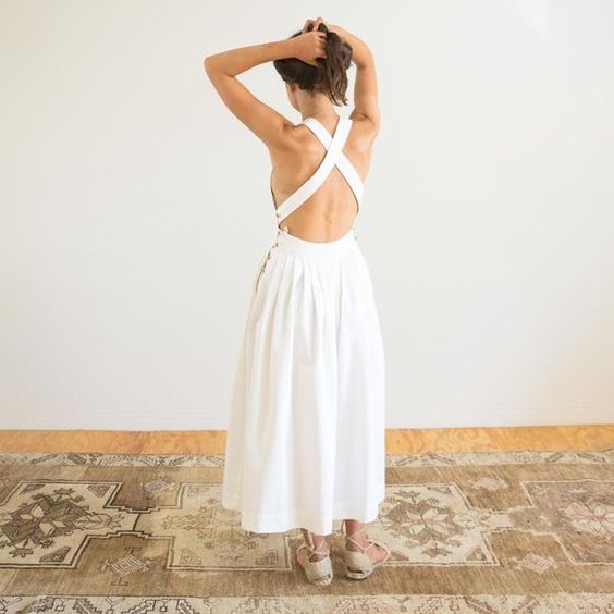 GR | Backless, pleated dress with large pockets