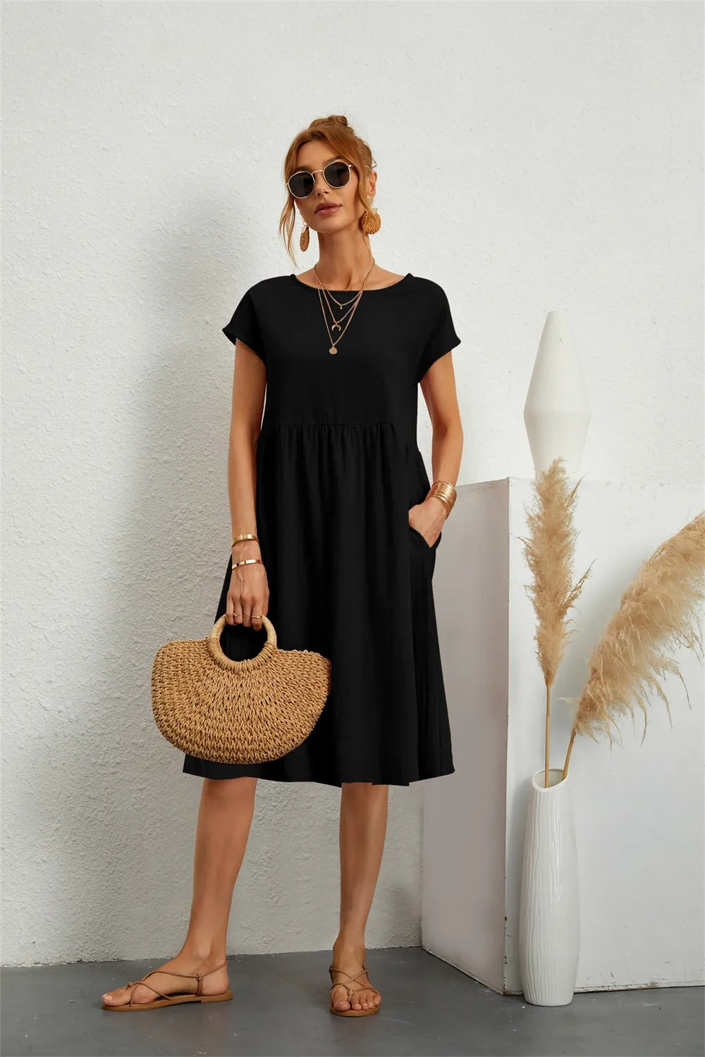 GR | Elegant, fitted dress with timeless style for women
