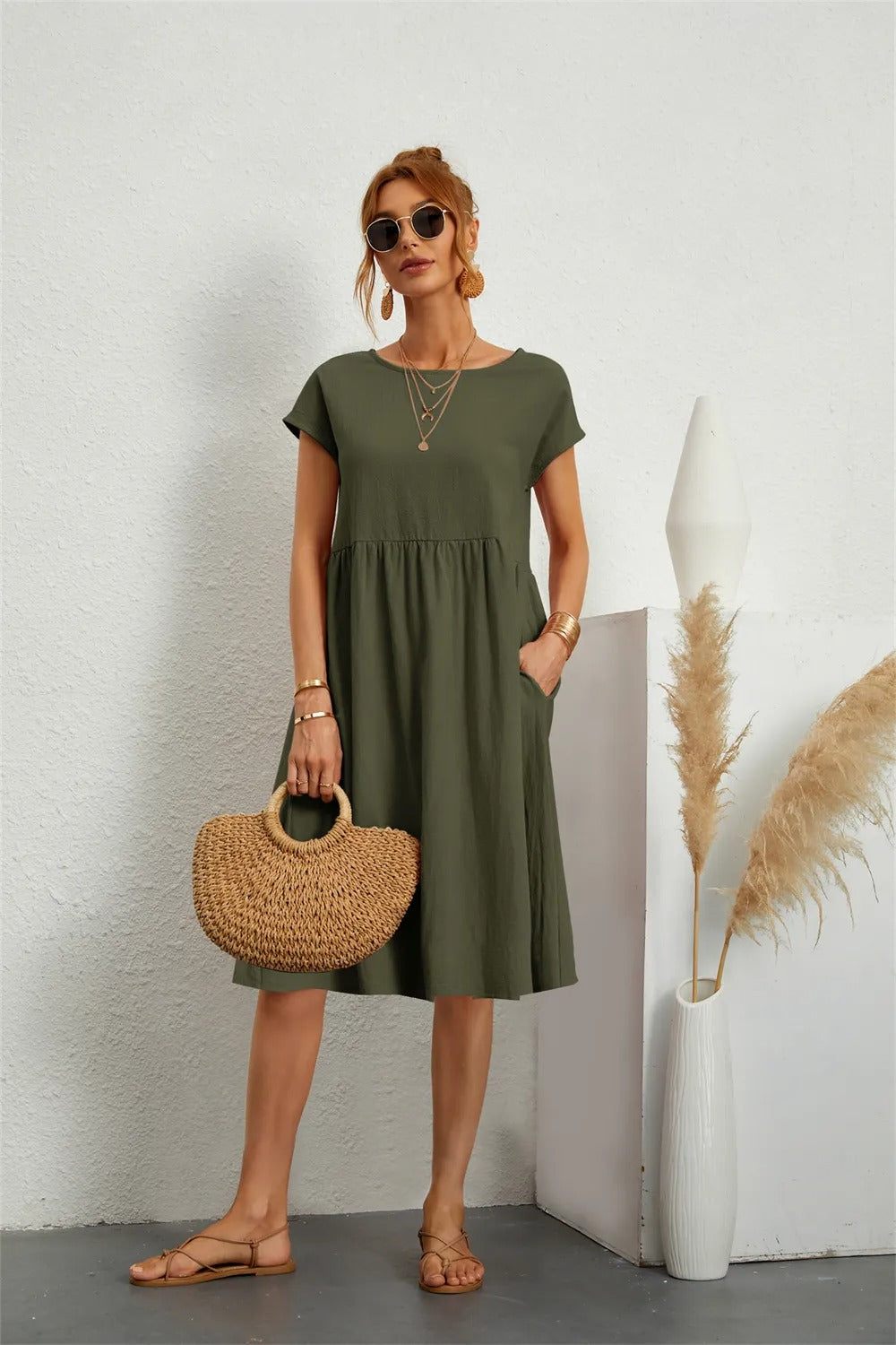 GR | Elegant, fitted dress with timeless style for women