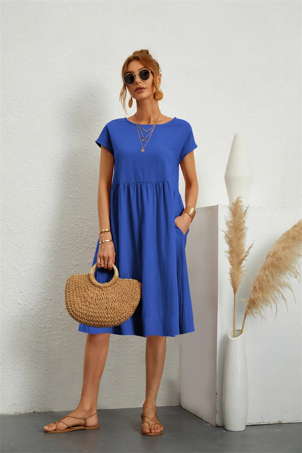 GR | Elegant, fitted dress with timeless style for women