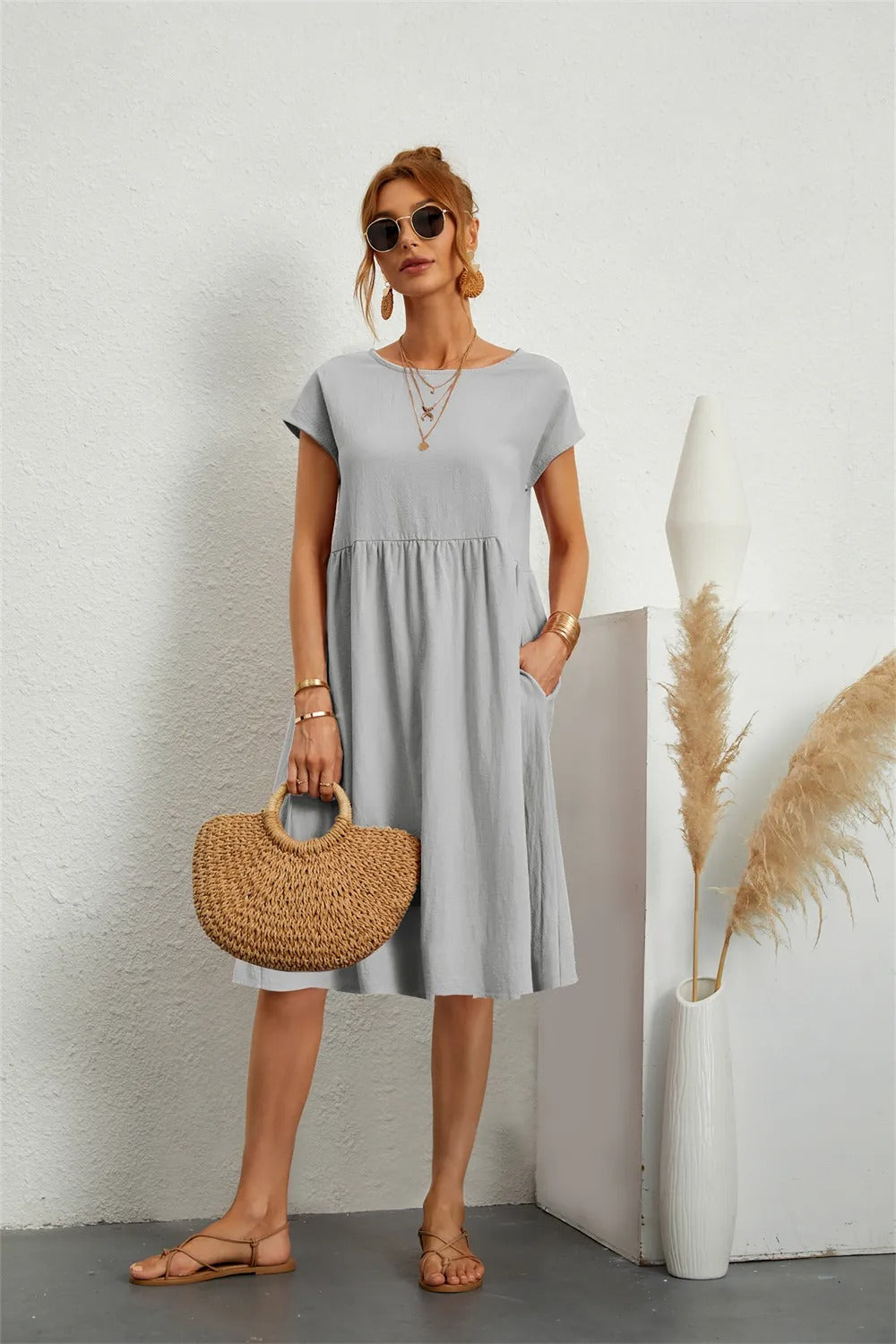 GR | Elegant, fitted dress with timeless style for women