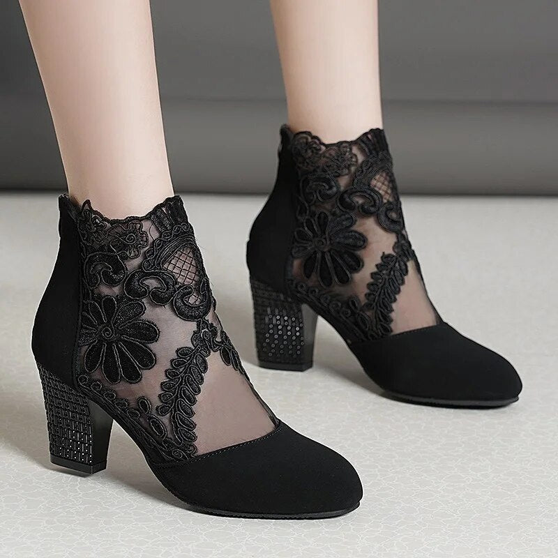 GR - Sandals with lace flowers