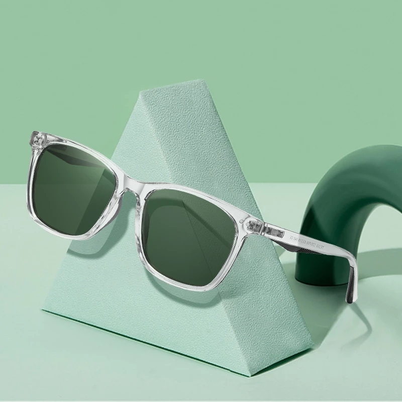 GR | Classic sunglasses with a transparent frame