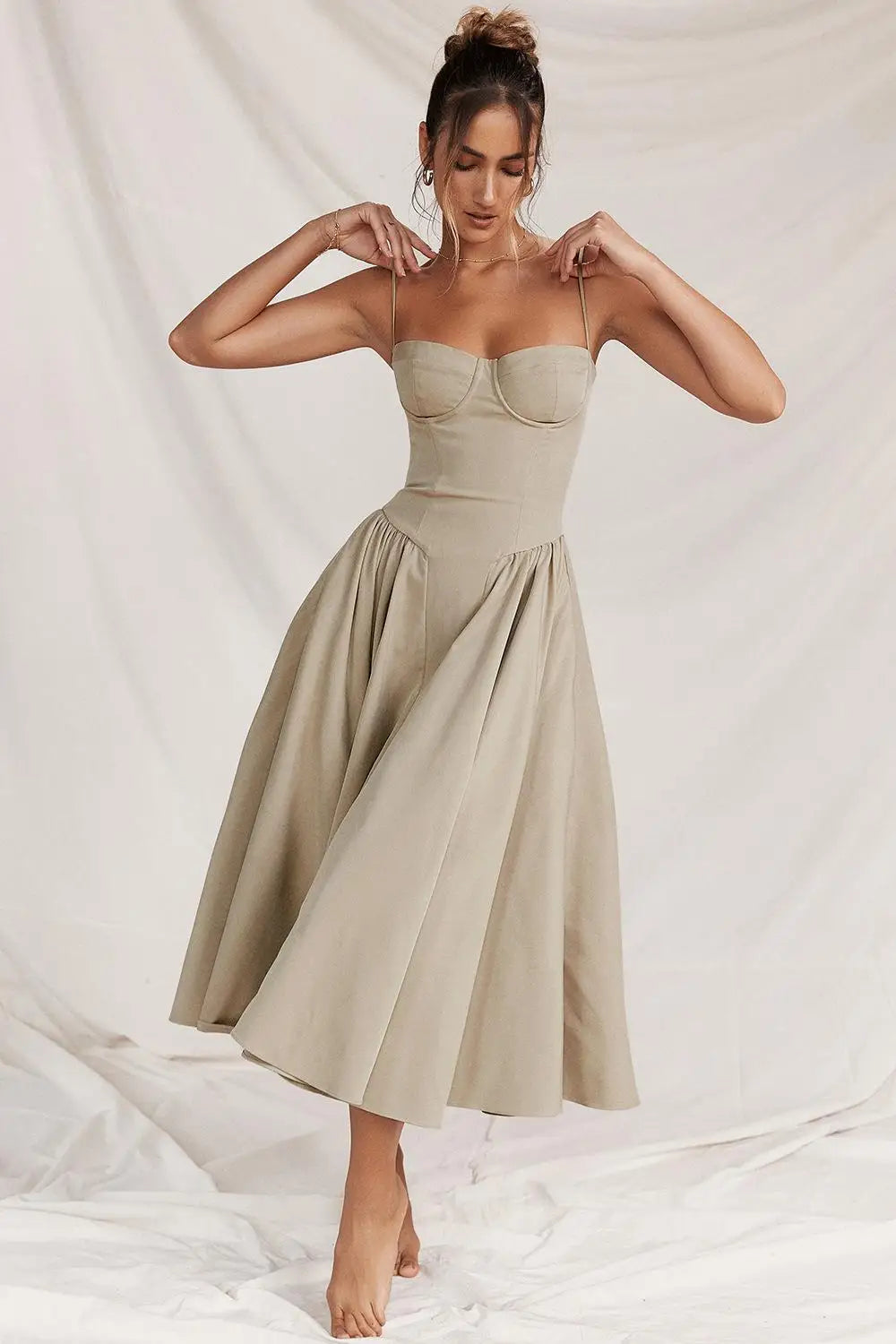 GR | Taillenformendes Sommerkleid