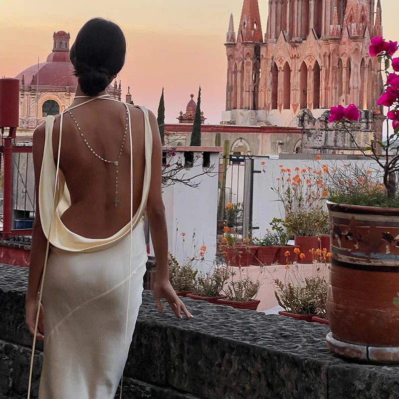 GR | Elegant mermaid-style dress with a waterfall neckline