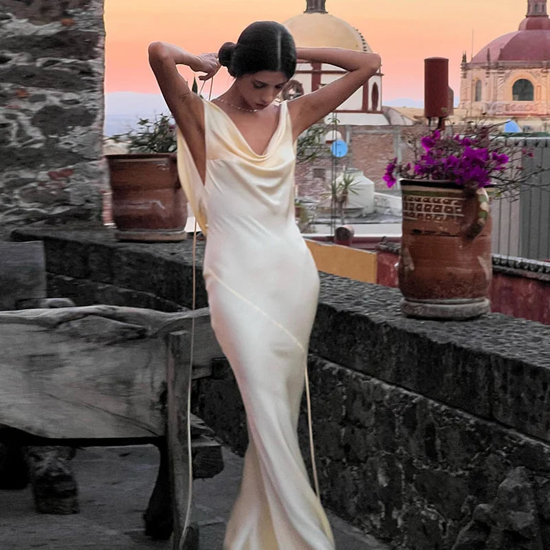 GR | Elegant mermaid-style dress with a waterfall neckline