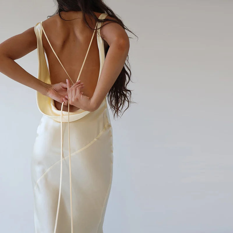 GR | Elegant mermaid-style dress with a waterfall neckline