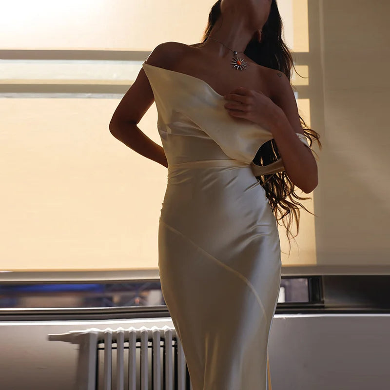 GR | Elegant mermaid-style dress with a waterfall neckline