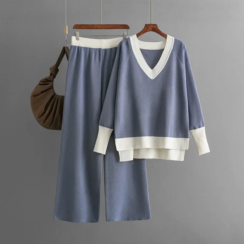GR | Stylish set consisting of a long-sleeved knit top and V-neck trousers