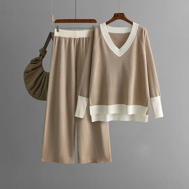 GR | Stylish set consisting of a long-sleeved knit top and V-neck trousers