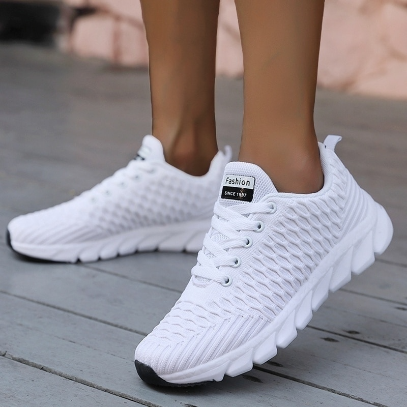 GR | Lightweight ankle-high sneakers with non-slip sole and breathable feel