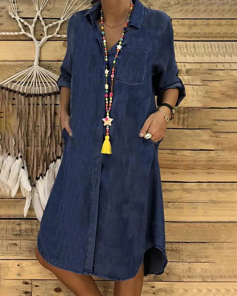 GR | Jeans Midi-Kleid mit Umgeschlagenen Ärmeln und Brusttasche.
