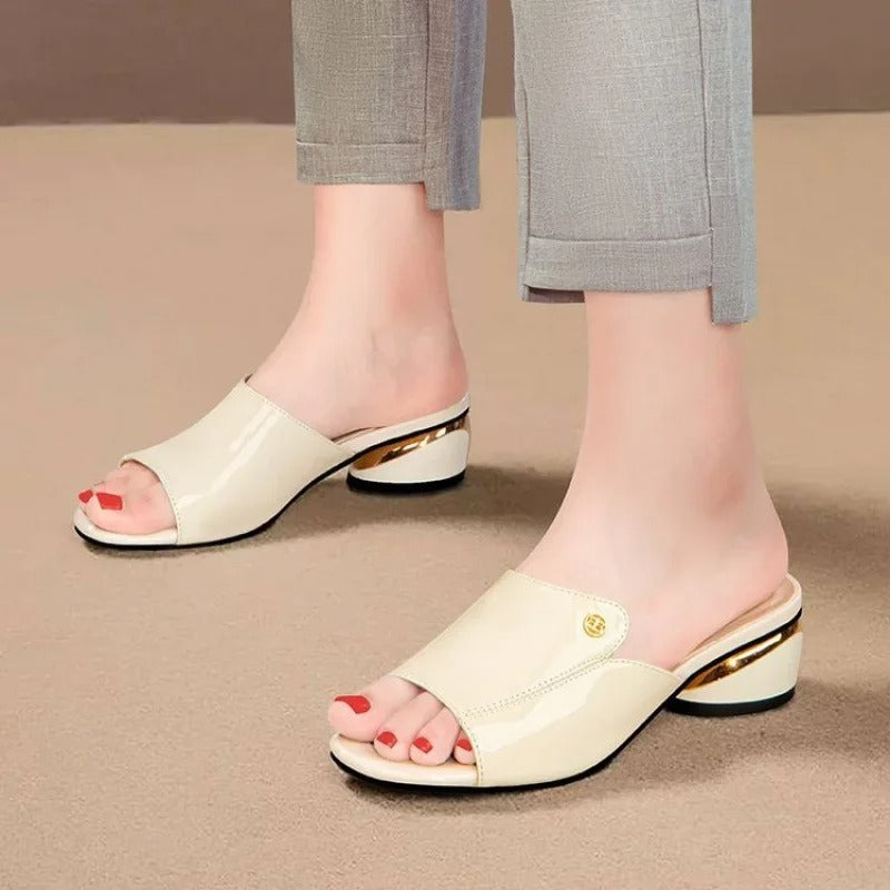 GR | Elegant mules with a glossy finish