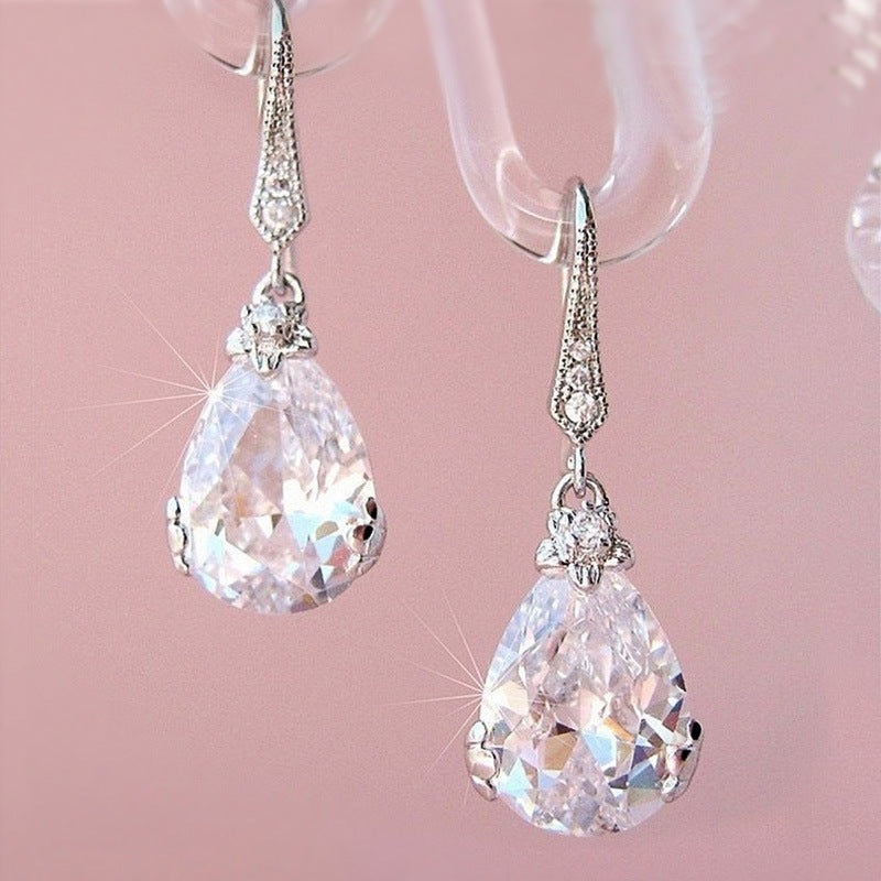 GR | Wedding Drop Earrings in Pear Shape For Weddings