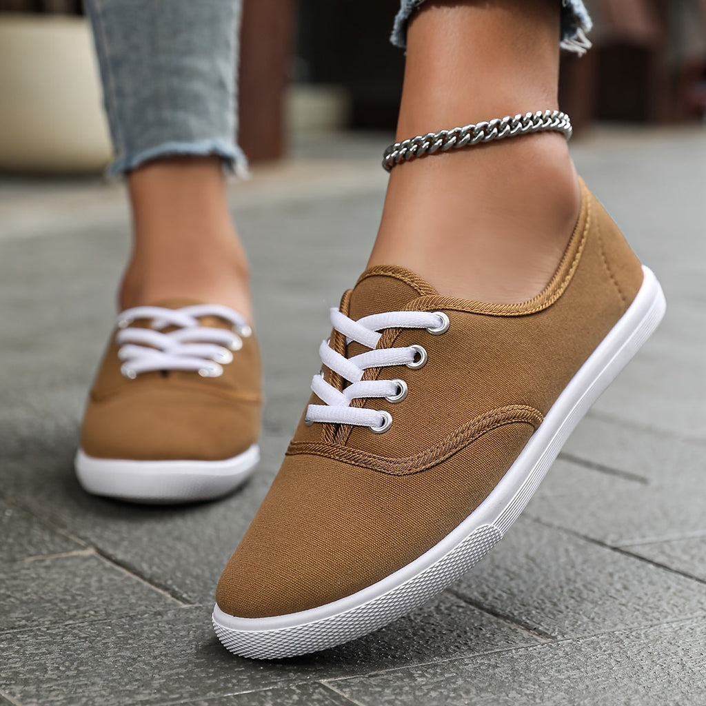 GR | Comfortable low-top canvas sneakers in white
