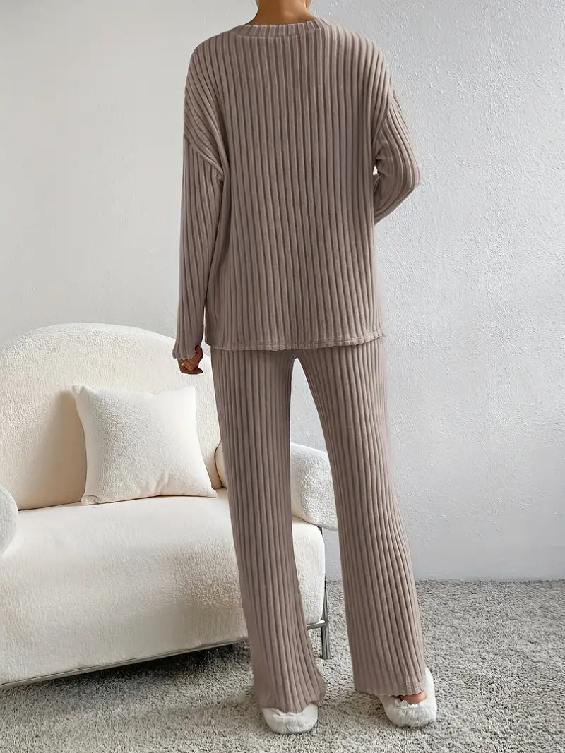 GR 2-piece set | Elegant ribbed women's suit with V-neck sweater and matching trousers