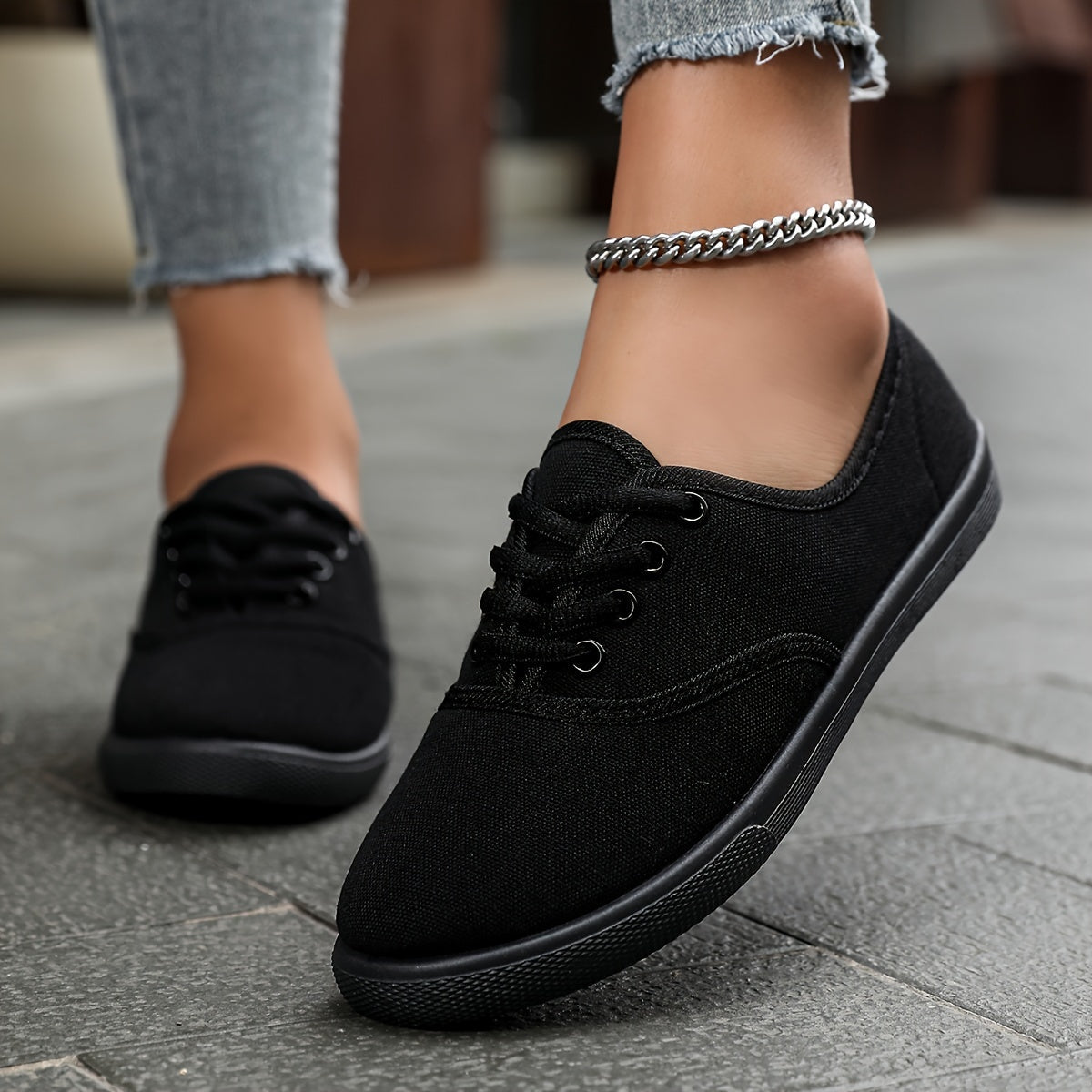GR | Comfortable low-top canvas sneakers in white