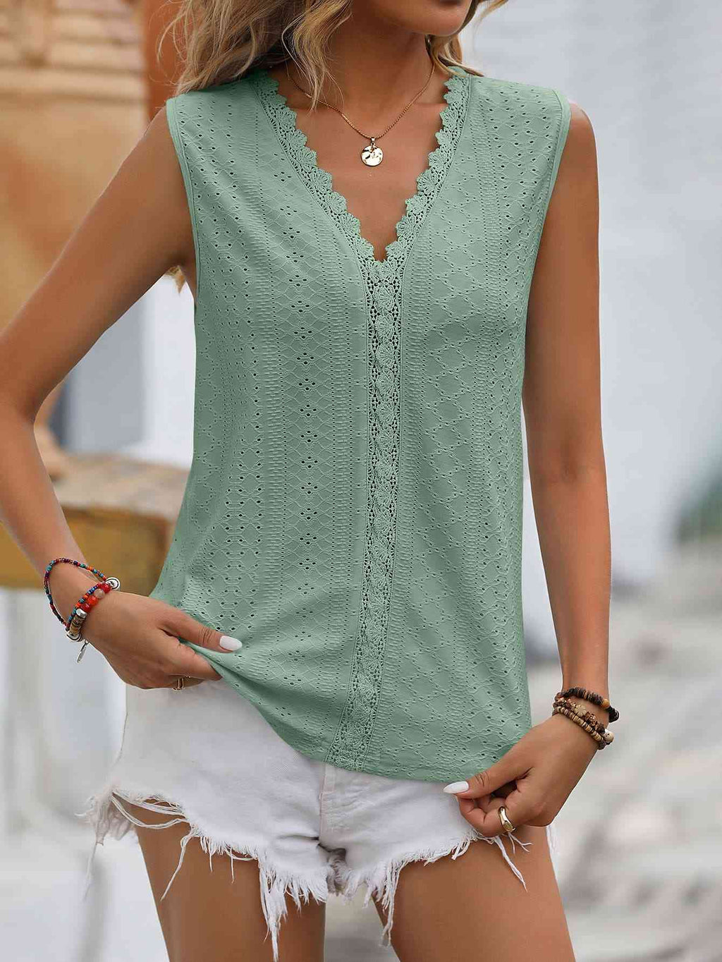 GR | Split Lace V-Neck Sleeveless Shirt