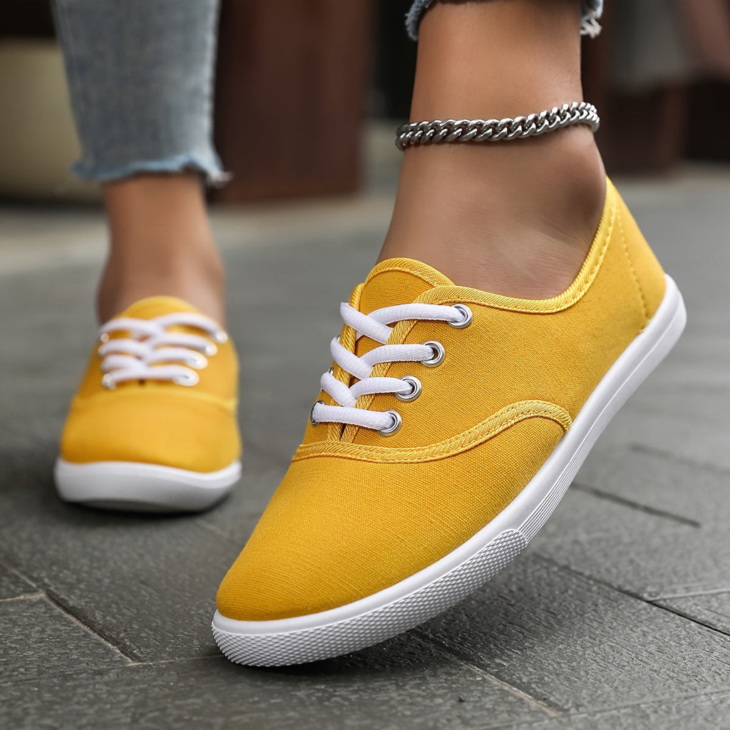 GR | Comfortable low-top canvas sneakers in white
