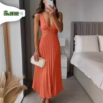 GR | Sleeveless V-neck dress with pleats and open back